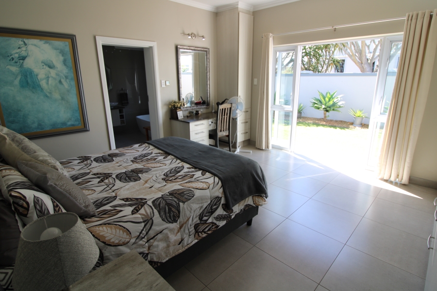 5 Bedroom Property for Sale in Kingswood Golf Estate Western Cape